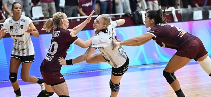 "Рапид" Горшковой уступил на домашней площадке "Глории Бистрице" Кирдяшевой. "Бухарест" разгромил "Мэгуру"