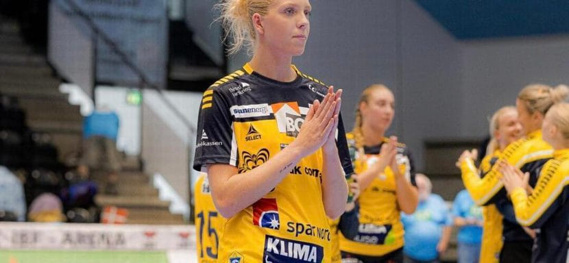 Дания. Официально. У левой полусредней "Икаста" Юли Скальоне диагностирован разрыв "крестов". В этом сезоне она больше не сыграет