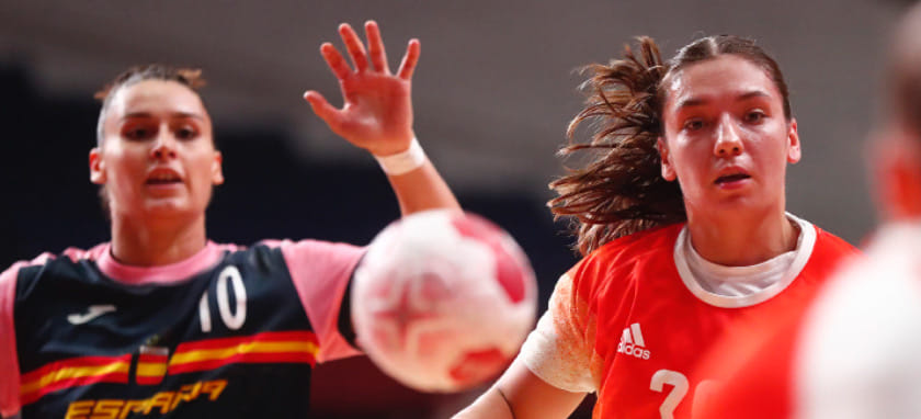 ЧЕ-2022. Сборная Венгрии упустила преимущество в 5 мячей в домашнем матче с Испанией и уступила пиренейкам в споре лидеров группы 5