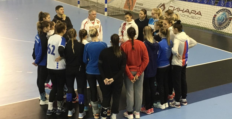 Николай Измайлов: "За два дня нам надо заставить девочек забыть про салат оливье. Весы все покажут"