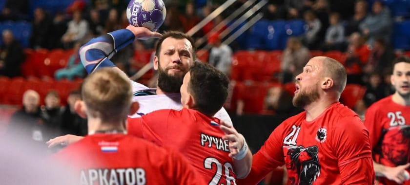 "Чеховские медведи" в гостях обыграли "Пермских медведей" в первом матче 1/4 финала Кубка России. На двоих команды забросили 71 мяч