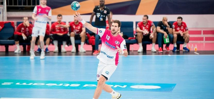 Испанский легионер "Мотора" Карлос Молина: "Находимся в киевской гостинице. Украинских игроков моей команды могут призвать в армию"