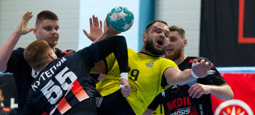 Омский "Скиф" одержал третью победу в сезоне чемпионата России, в гостях крупно обыграв "Динамо". У Максима Попова 42% сейвов