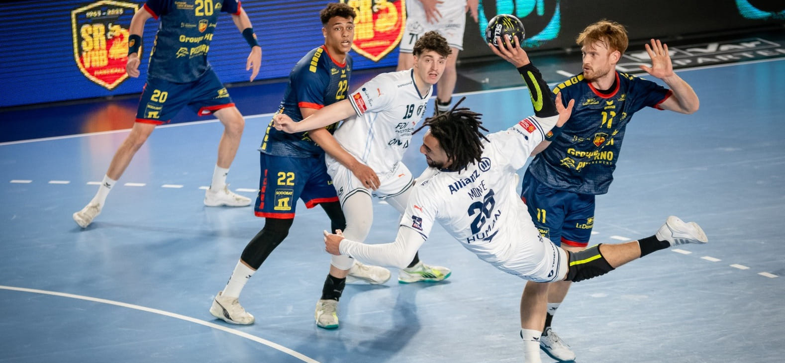 Франция. В матче с 80 голами "Монпелье" взял верх над "Сен-Рафаэлем", хотя не смог сдержать Майка Брасселёра, забросившего 12 мячей