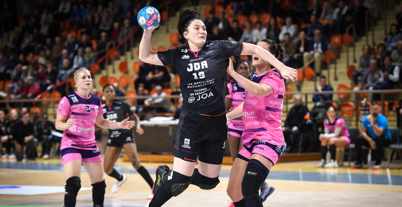 Франция. Чемпионка мира-2009 в составе сборной России 33-летняя линейная Екатерина Веткова покинула "Дижон"