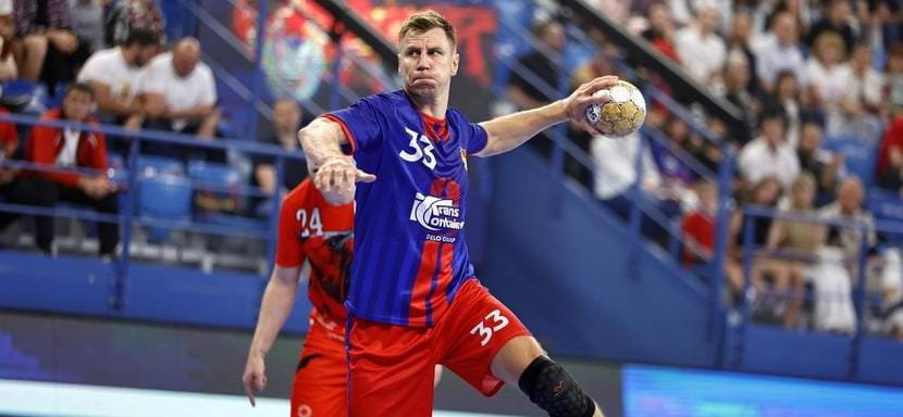 Даниил Шишкарёв: "Хотелось бы видеть больше самоотдачи от ребят, чтобы они прогрессировали. Пока получается, что топчемся на месте"