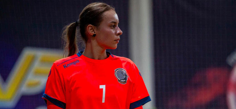 Olimpbet Суперлига. Алина Тишина: "Голкиперы опасно на меня реагируют. Ведь непонятно, куда правша бросит с угла"