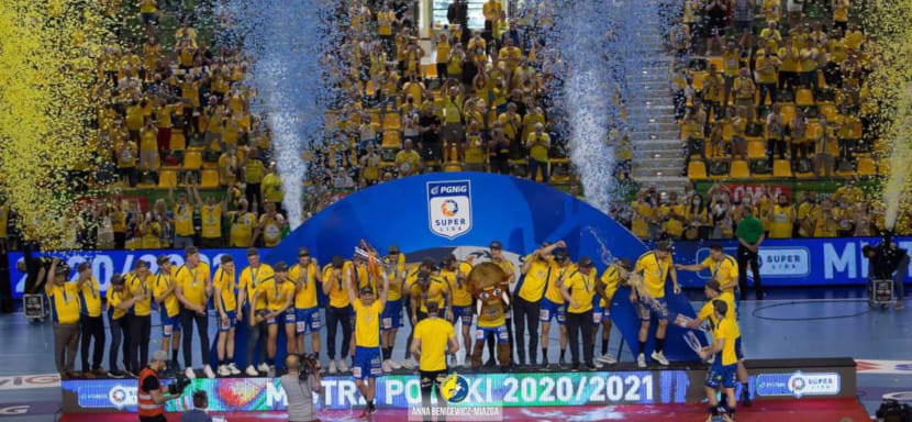 Польша. "Кельце" объявил о продлении контрактов с лидерами команды и главным тренером Талантом Дуйшебаевым. Представлен и еще один новичок