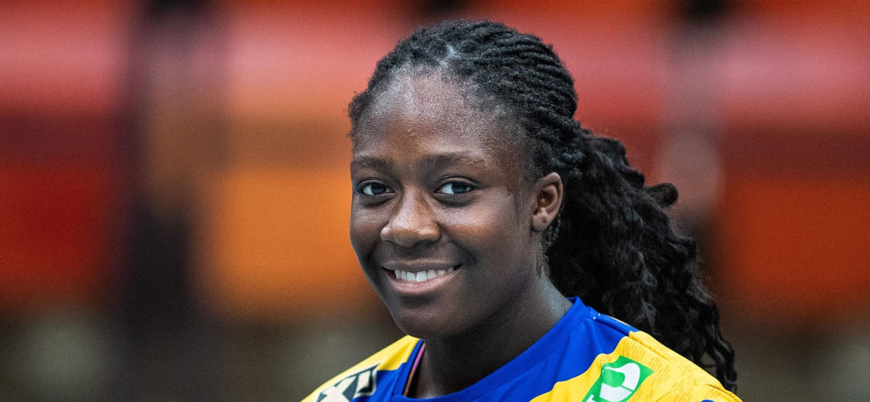 Дания. "Виборг" подписал двухлетний контракт с левой полусредней сборной Швеции Шарите Мумбонго