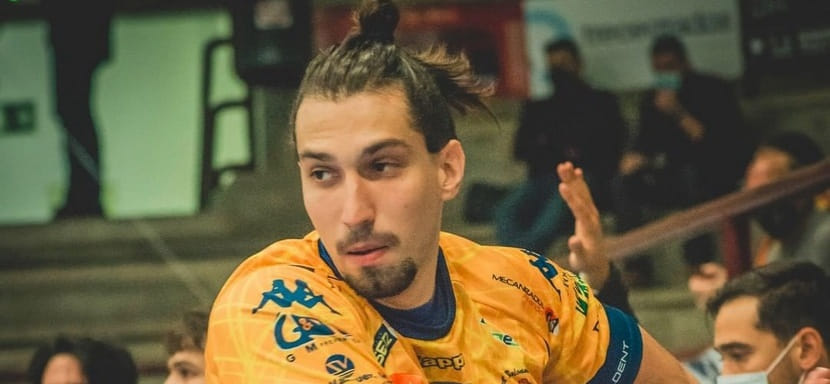 Греция. Левый полусредний из Беларуси Никита Лощаков стал игроком обладателя Кубка страны "Пилайаса"