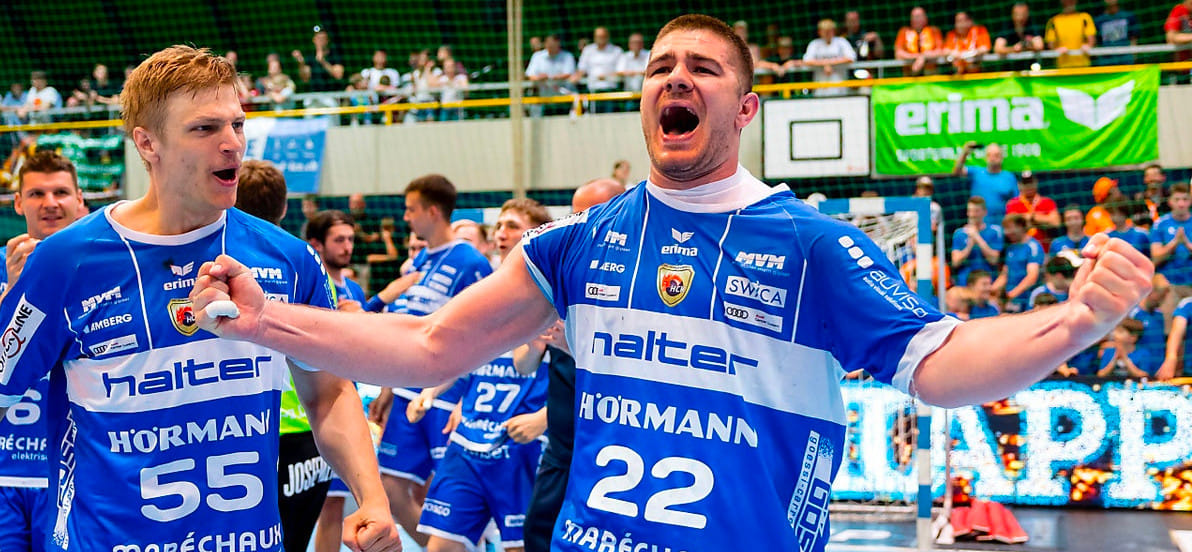 Швейцария. В третьем матче финальной серии "Кринс-Люцерн" Анди Шмида в серии пенальти обыграл "Шаффхаузен". Команды забросили 99 мячей