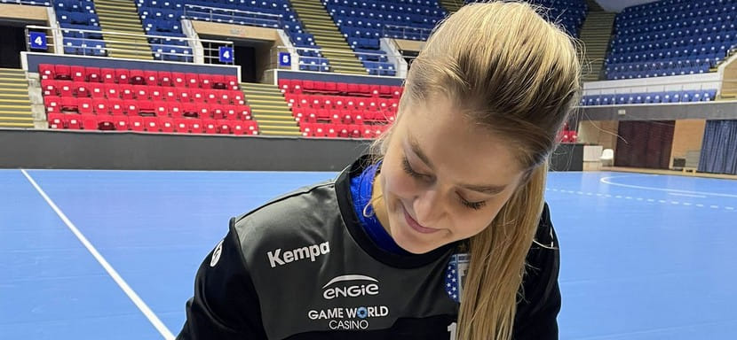 Румыния. 18-летняя Штефания Стойка продлила контракт с "Бухарестом" по схеме "2+1"