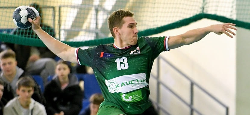 Левый полусредний волгоградского "Каустика" Станислав Токмаков получил денежный штраф от ФГР