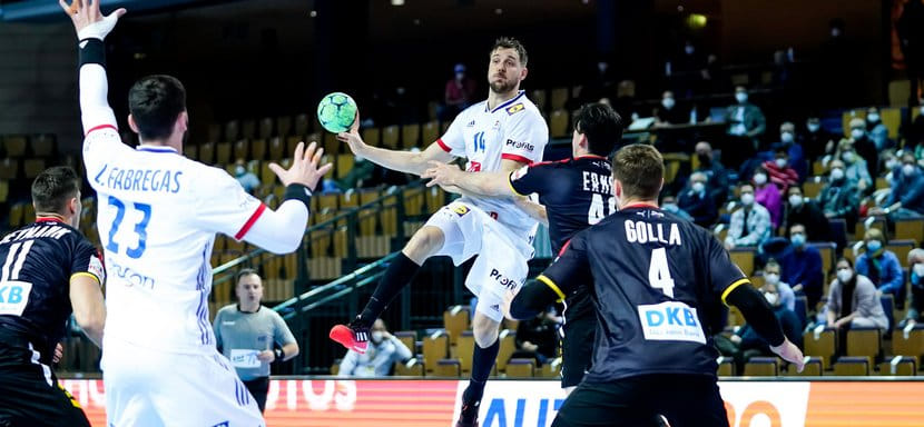 Товарищеский матч. Сборная Германии перед стартовым матчем ЧЕ-2022 с белорусами нанесла поражение команде Франции (ВИДЕО)