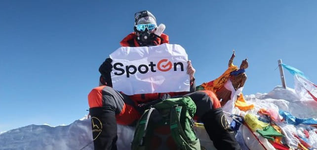 Бывший линейный сборной Норвегии Франк Леке (и брат звезды "Кристиансанда" Хейди) снова отличился — взошел на Эверест!