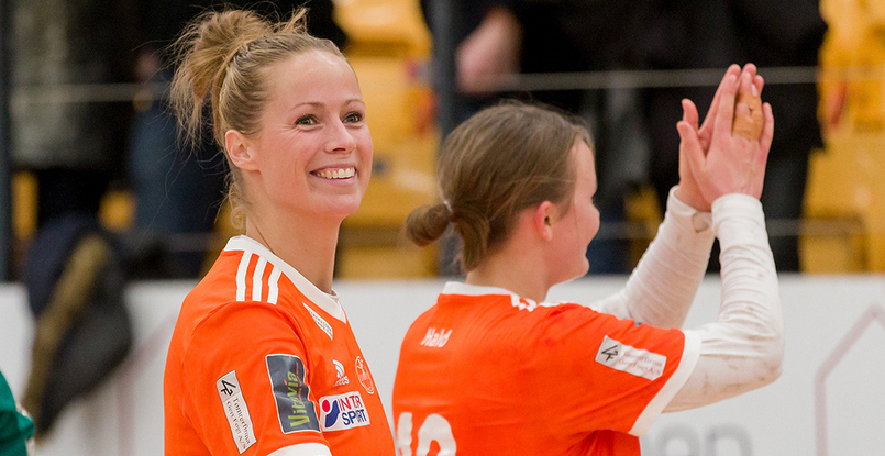 Дания. Линейная Камилла Ларсен продлила контракт с "Оденсе"