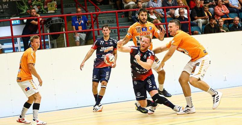 Одна из лучших шведских команд "Кристианстад" и чемпион бундеслиги "Фленсбург" сыграли вничью в товарищеском матче