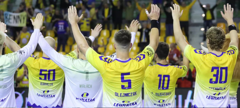 Польша. "Кельце" Артёма Королька на выезде обыграл "Гурник", 10 голов Дмитрия Смоликова помогли "Тарнуву" победить "Квидзынь"