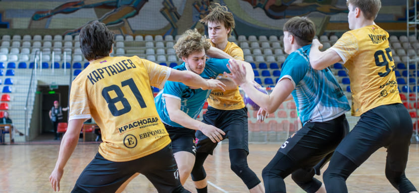 "Чеховские медведи" - УОР №4 и "Зенит" - УОР №1 одержали очередные победы в молодёжном первенстве России