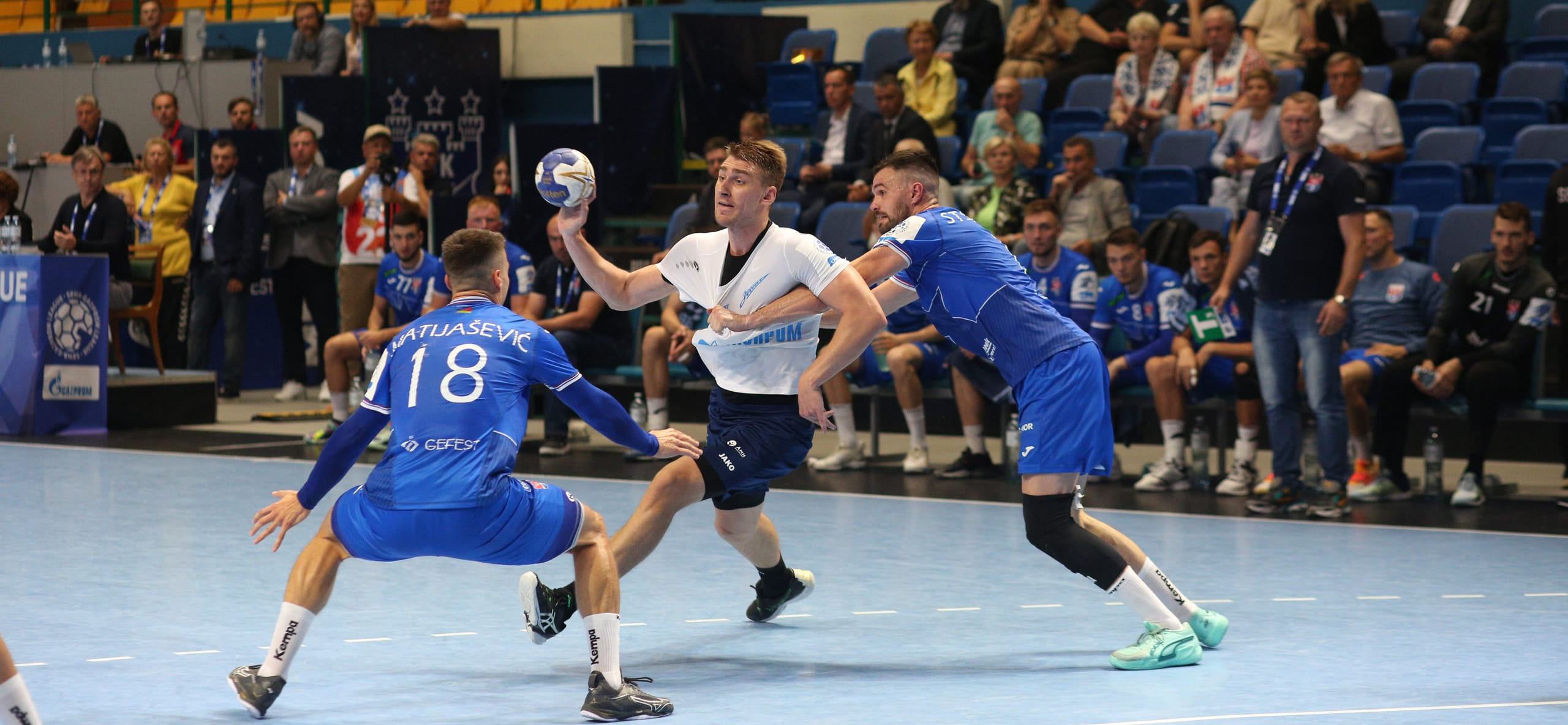 SEHA-Gazprom League. "Зенит", занимающий третью позицию в группе "А", сыграет в понедельник дома с её лидером — клубом "Мешков Брест"