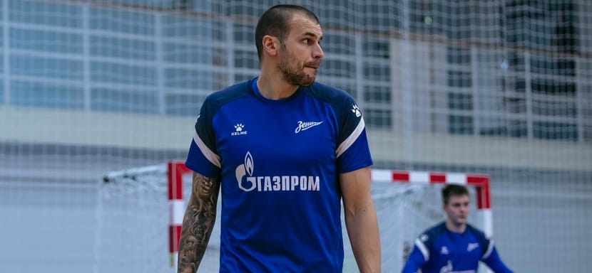 Дмитрий Киселёв: "Из действующих футболистов, по-моему, пока никто к нам не доходил, а вот бывшие звёзды были — например, Радимов"