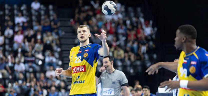 Бундеслига. Владислав Кулеш: "Ганновер" не хотел платить за игрока с годовым контрактом. Долго не могли договориться, но в итоге клуб согласился"