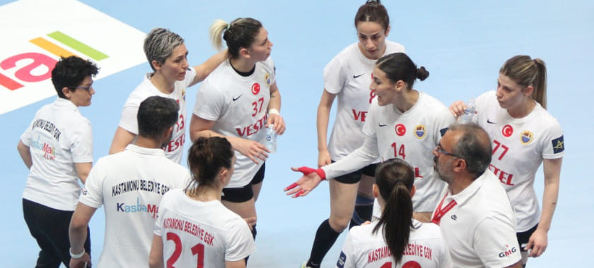 Турция. "Коньяалты" Ихневой и Санниковой впервые завоюет медали чемпионата страны. В финале команда сыграет с "Кастамону"