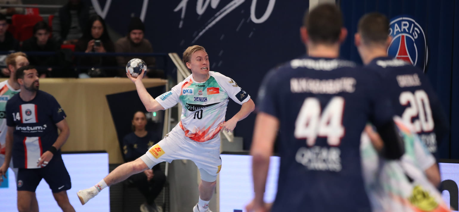 Лига чемпионов. "ПСЖ", ведя к перерыву четыре мяча, не сумел набрать очки с "Магдебургом". "Пик" на выезде был сильнее "Эльверума"