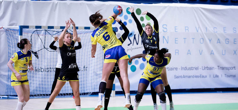 Франция. Правая полусредняя Нелли Плазане покинула "Сен-Аман" и перешла в шведский "Боден"