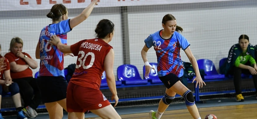 Россия. Анастасия Пингачёва: "Раньше сравнивала себя с Анной Вяхиревой. Ведь на полусреднем тоже играла. Но на краю мне комфортнее"