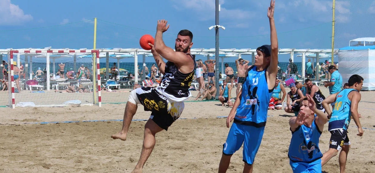 Все на пляж! "Схема нарушилась, пришлось делать ставку на молодёжь. Не все справились с нервами... "