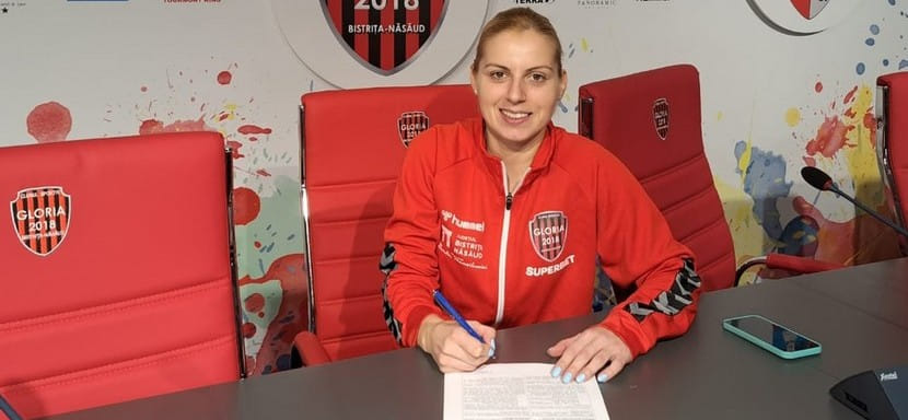 Румыния. Правая крайняя сборной Сербии Желька Николич продлила контракт с "Глорией Бистрицей"