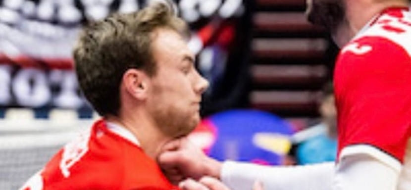 ЧМ-2023. Полусредний сборной Дании Матиас Гидсель отказался пожать руку хорвату Домагою Дувняку после жёсткого столкновения (ВИДЕО)