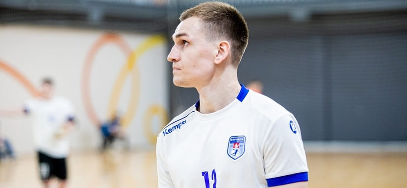 25-летний левый крайний Сергей Нестеров, последним клубом которого был "Воронеж", подписал контракт со ставропольским "Виктором"