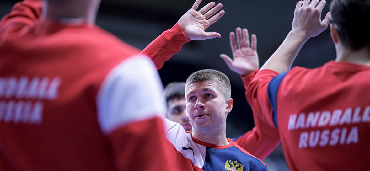 Ерканов вместе с Волхонским, а Шалабанов с Кандыбиным. Стали известны составы двух российских команд для участия в "Кубке Дружбы"