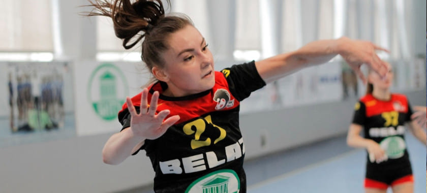 Беларусь. В центральном матче первого круга БНТУ-БелАЗ с разницей в 7 мячей дома обыграл "Гомель". Первый тайм завершился ничьей