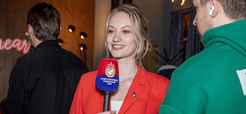 Россия. Лада Дудко: "Комментирую, работаю в студии ЦСКА. Хочу взять интервью у Анны Вяхиревой и Тимура Дибирова"