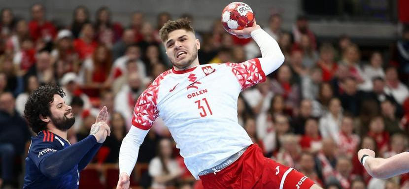 Венгрия. За "Пик" со следующего сезона будет выступать полусредний сборной Польши Шимон Дзялакевич