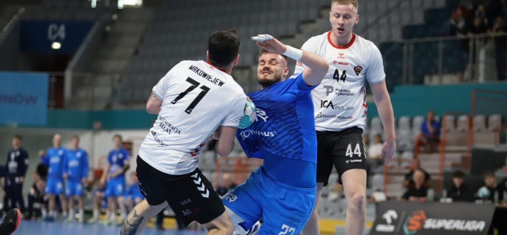 Польша. Пять голов Александра Бушкова помогли "Тарнуву" победить "Пётрковянина" и стать лидером турнира за 9-14-е места