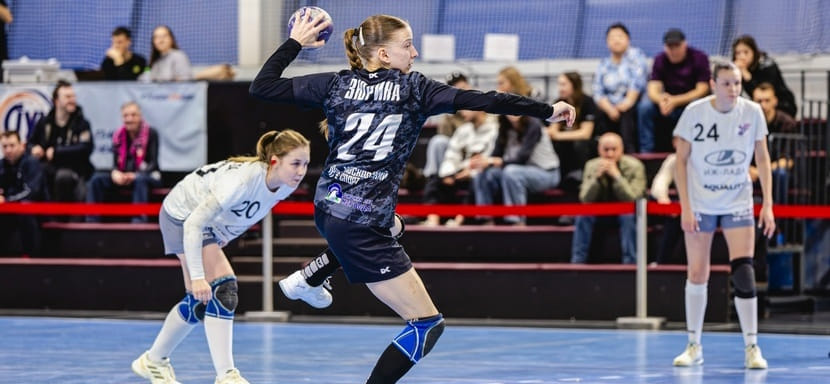 Лучшим игроком московского "Луча" по итогам первого месяца весны стала правая полусредняя Юлия Зюрина