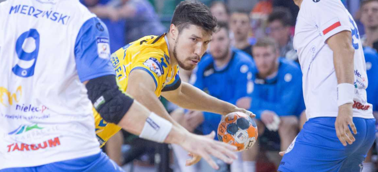 Польша. "Виве" разгромил "Сталь" в первом туре Суперлиги. Владислав Кулеш на площадку не вышел