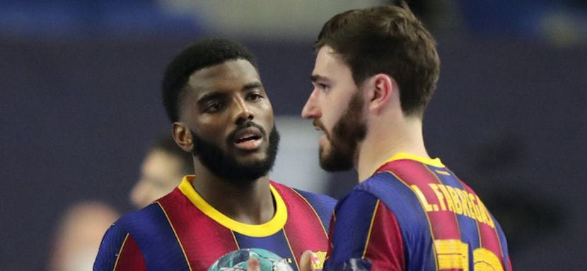 Испания. Игроки "Барселоны", ставшие призерами Олимпиады в Токио, посетили футбольный матч между каталонским клубом и "Леванте" (ВИДЕО)