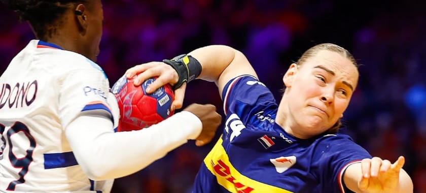 Сборная Нидерландов обыграла команду Франции на женском чемпионате мира-2025 и вышла в четвертьфинал с первого места