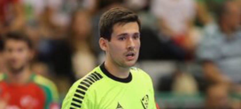 ЧЕ-2022. Голкипер сборной Португалии Густаву Капдевиль играл с исландцами в майке с изображением Алфреду Кинтаны (ФОТО)