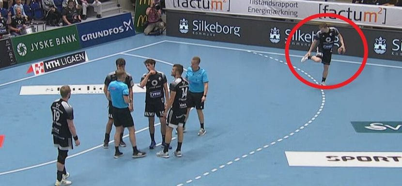 Аугуста Педерсена из “Бьеррингбро” обвиняют в неспортивном поведении в финале с "Ольборгом". Он перемазал мяч мастикой перед пенальти оппонента