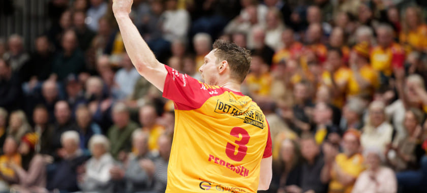 "Гудме" вёл у "Нанта" шесть мячей, но уступил в первом матче плей-офф Лиги чемпионов. Эмерик Минн забросил за мгновение до сирены