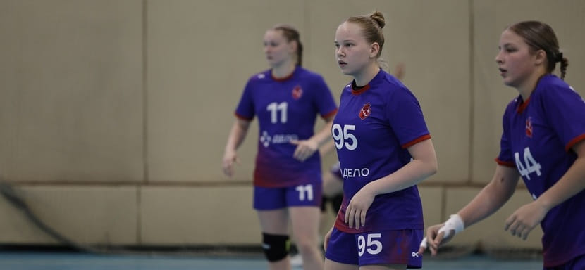 В молодёжном первенстве России среди девушек только одна команда продолжает идти без потерь после матчей субботы