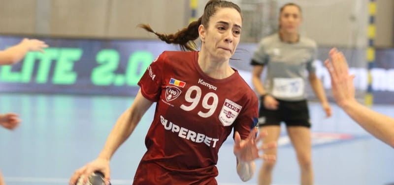 Румыния. "Рапид" взял верх над "Миовени". Левая полусредняя победительниц Соринэ Грозав отличилась 9 раз