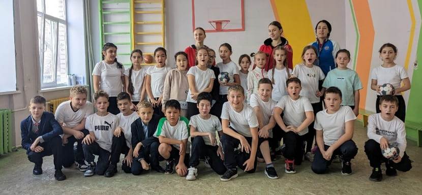 Россия. В свободный день "Астраханочка" отметила выход в топ-6 мастер-классом для школьников