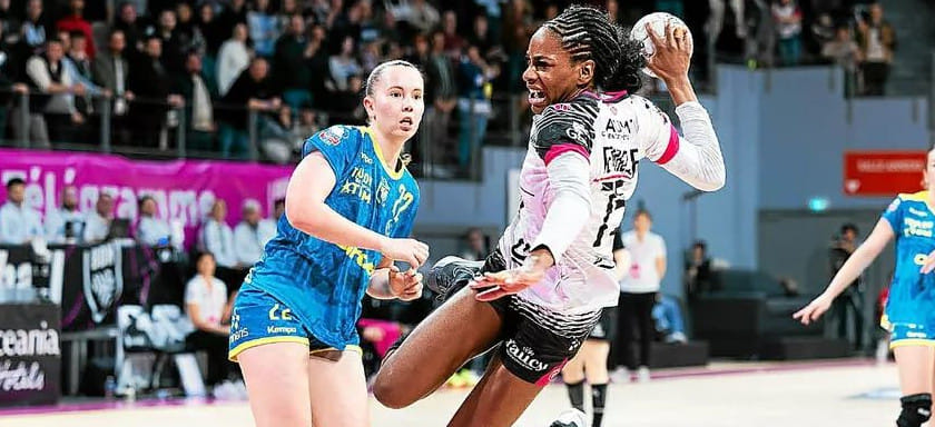 Лидеры женского чемпионата Франции одержали очередные победы, разыгрывающая "Бреста" Анна Вяхирева не принимала участия в разгроме "Тулона"